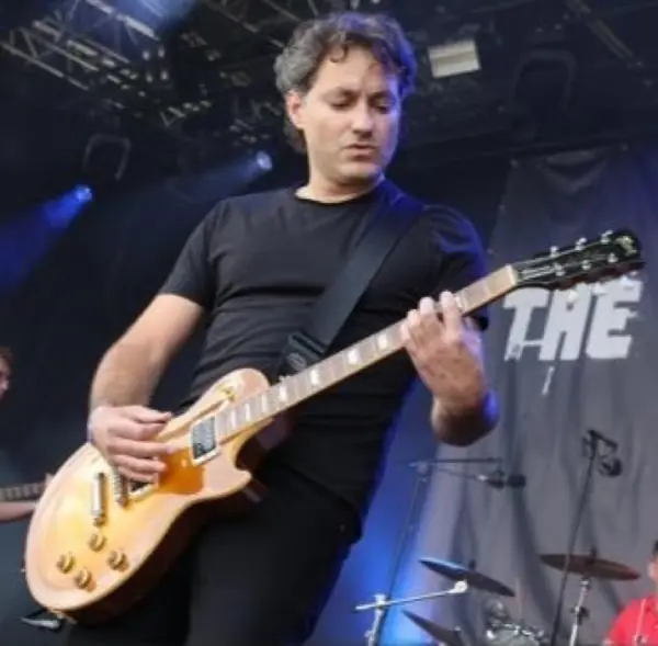 Tom, gitarist